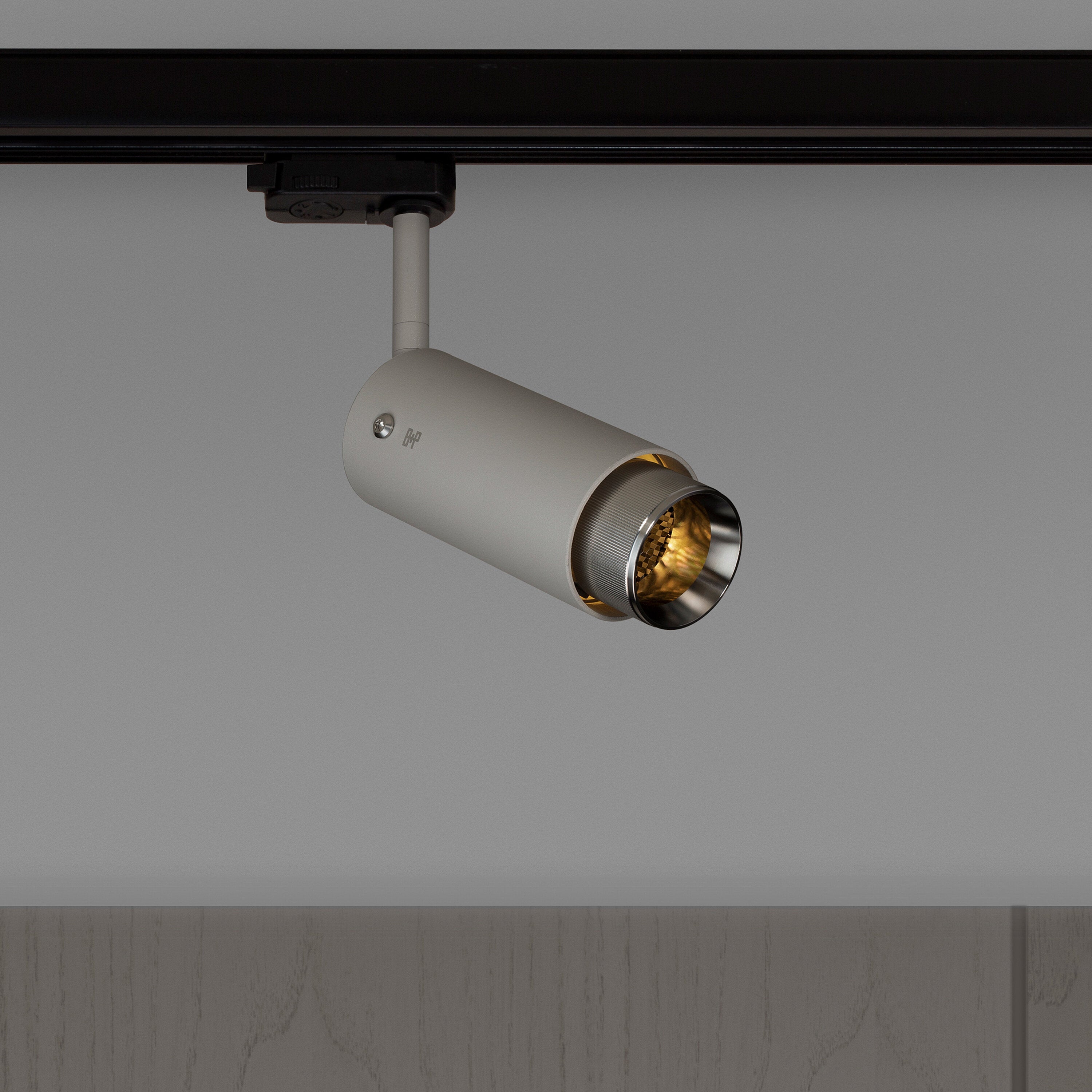 Exhaust track i sten med detaljer i rostfritt stål  • Buster + Punch