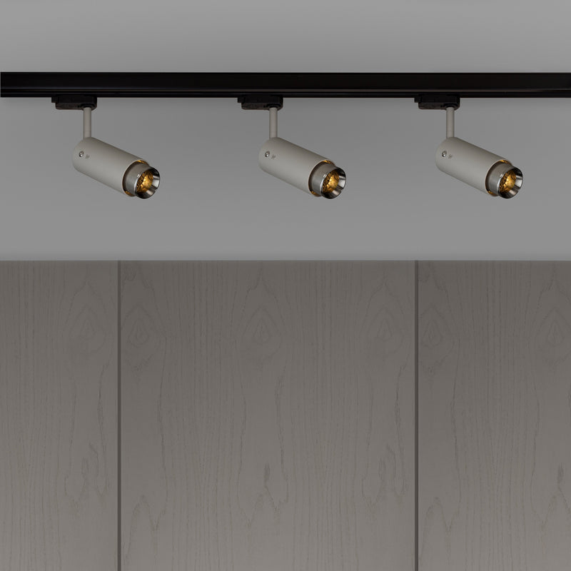 Exhaust track i sten med detaljer i rostfritt stål  • Buster + Punch