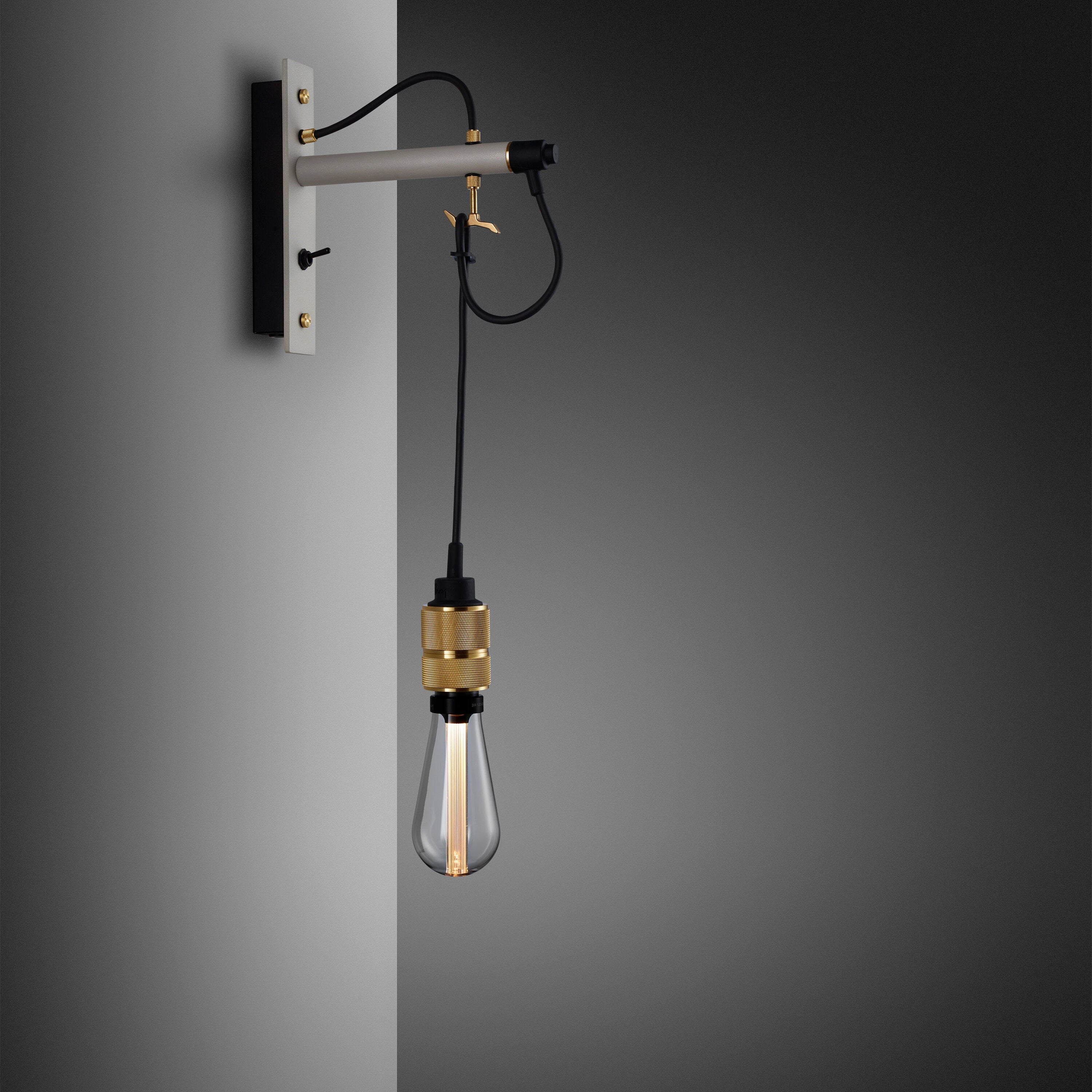 Hook Wall Nude vägglampa i sten och mässing  • Buster + Punch