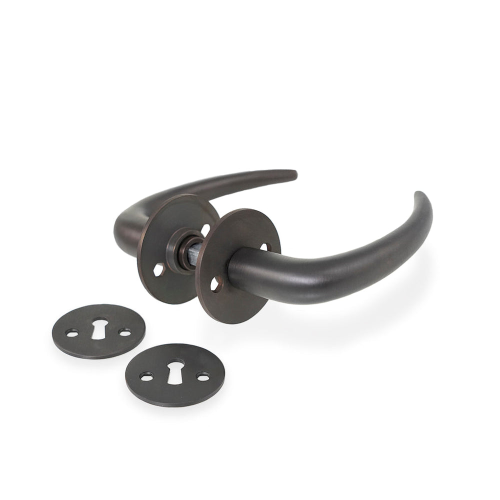 Coupé-dörrhandtag i brunerad mässing inkl. rosett och nyckelplatta c/c 30 mm  • SIBES