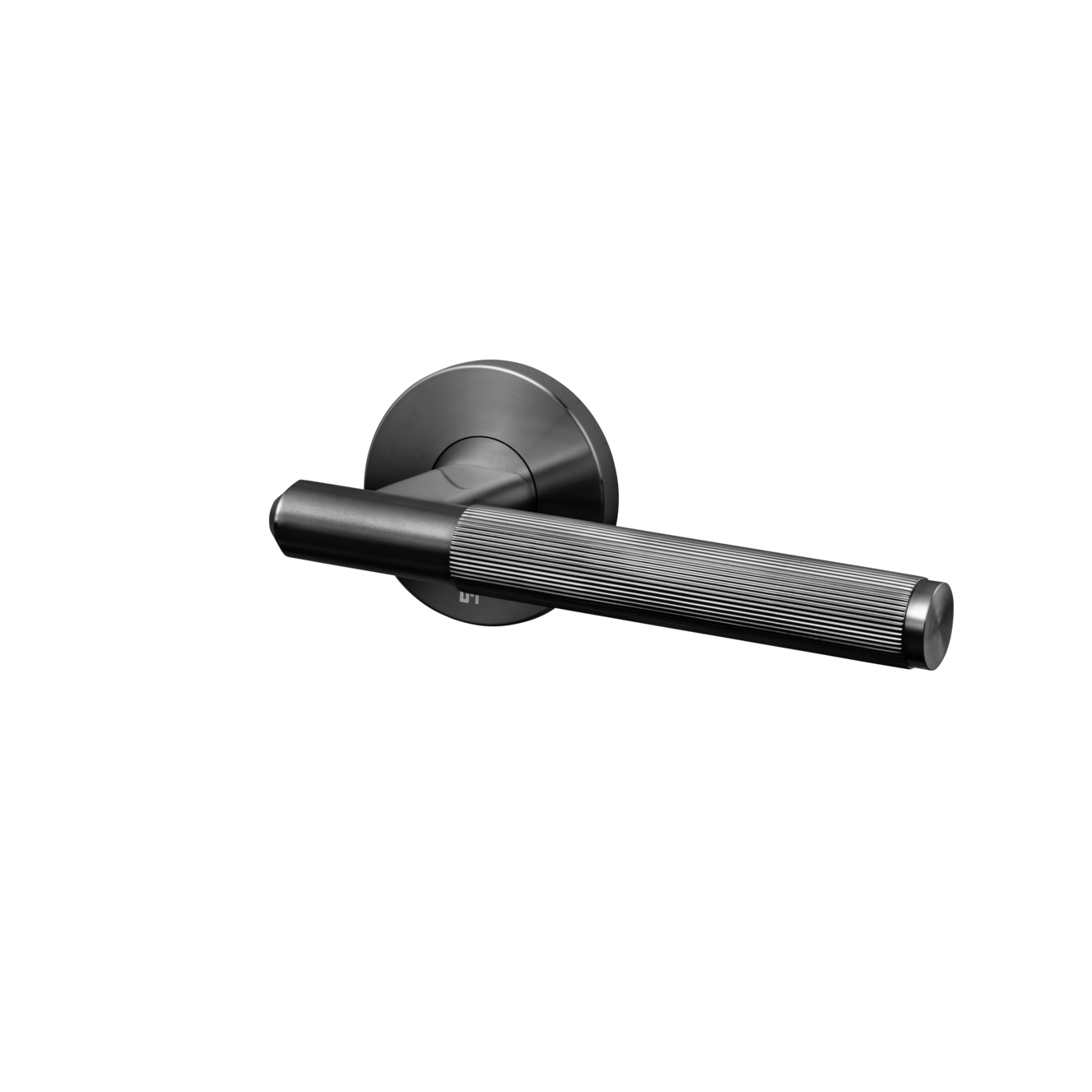 Dörrhandtag i gun metal i en rå design med linjerat mönster.