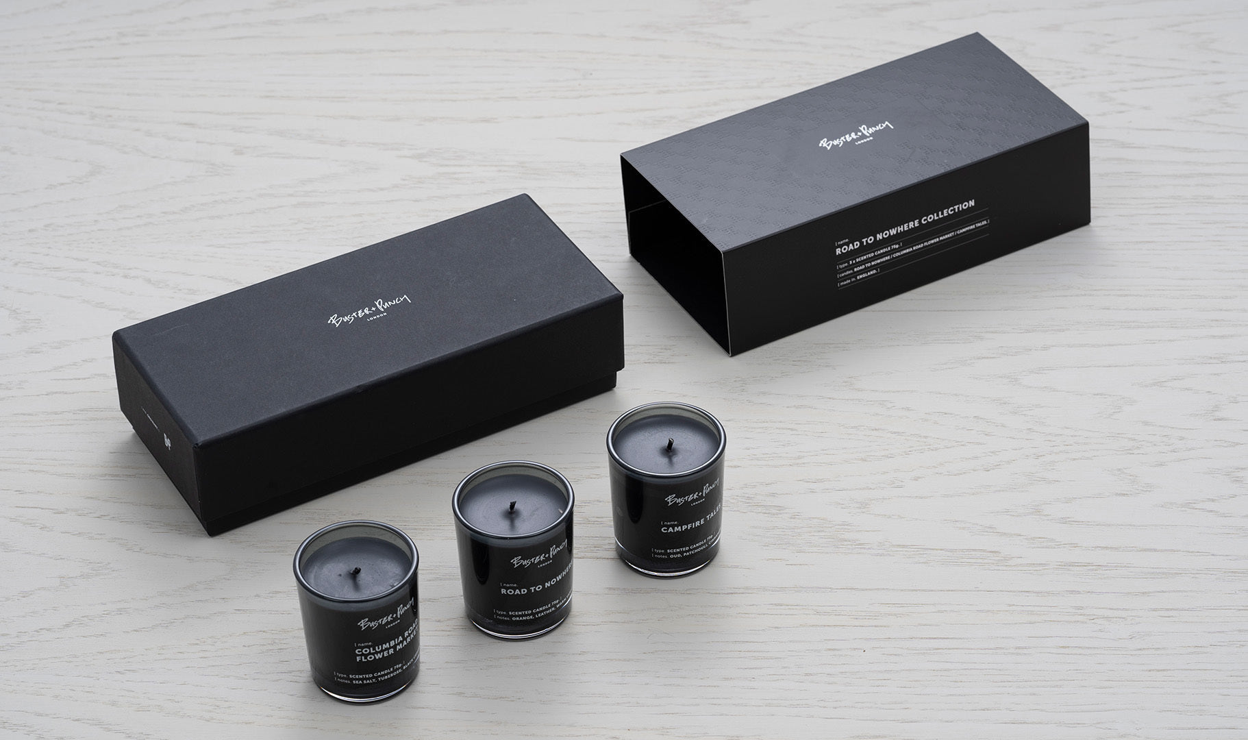 Ask innehållande 3 doftljus av svart vax i rökfärgat glas