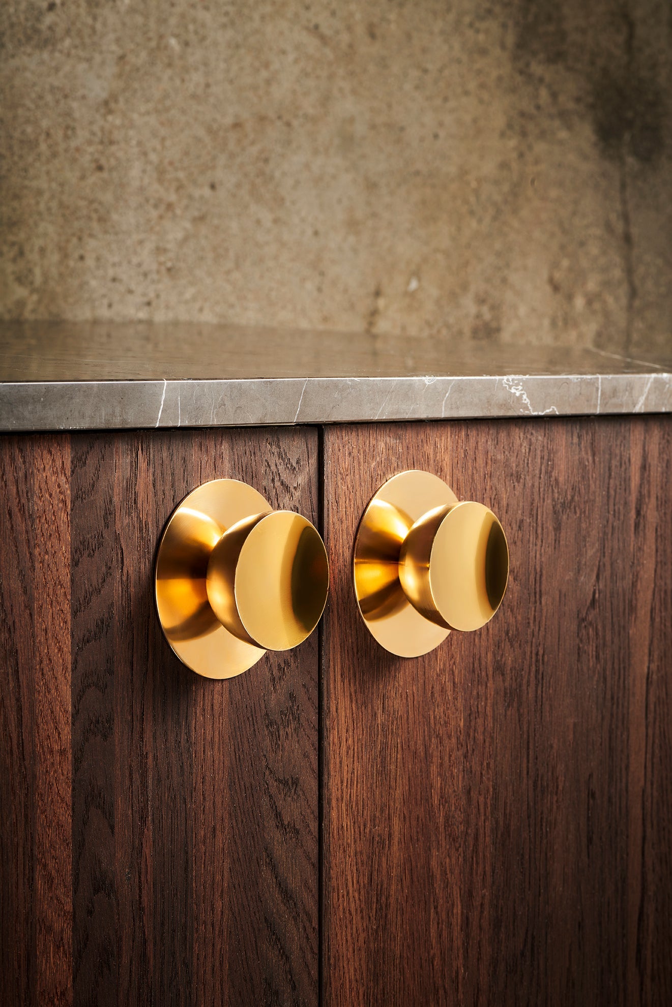 Get a Grip #1 Brass möbelknopp, borstad mässing • Design by Us