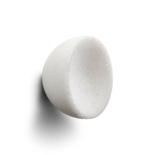 Get a Grip #1 Marble möbelknopp, vit • Design by Us