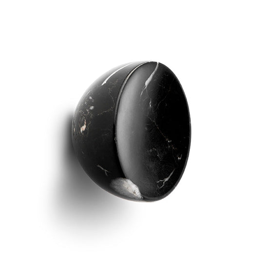 Get a Grip #1 Marble möbelknopp, svart • Design by Us