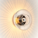 Design by Us glödlampa med toppförsegling i silver monterad i New Wave optic wall