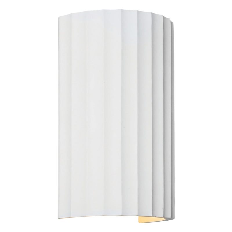 Elegant vit vägglampa med rundade nedåtgående linjer. Lampan har både uppåt- och nedåtriktad ljus.