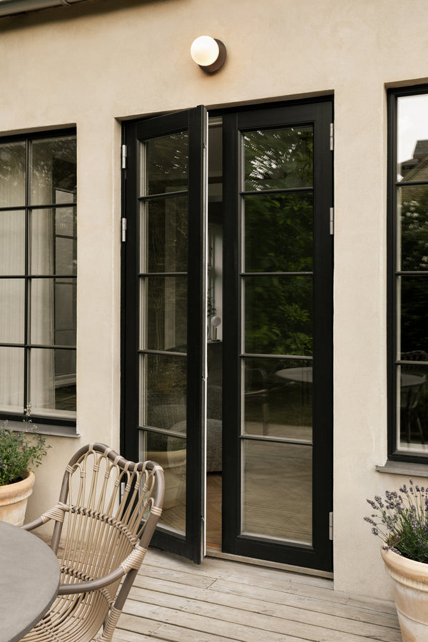 Liila 1 Outdoor utomhuslampa, dark bronze / opal • NUURA