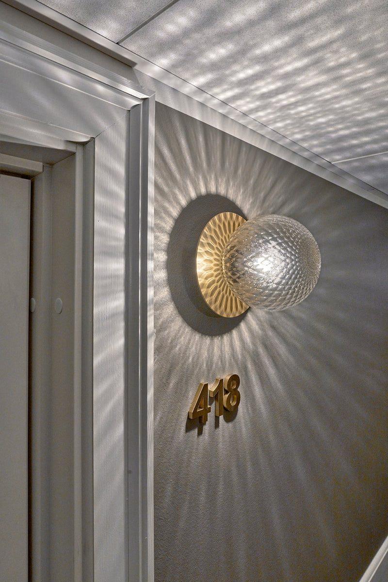 Liila 1 vägg- och taklampa, nordic gold / optic clear • NUURA