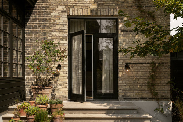 Liila Wall Outdoor utomhuslampa, black / optic clear • NUURA