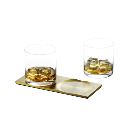 Bricka i mässing med ett set med två tillhörande whiskyglas.