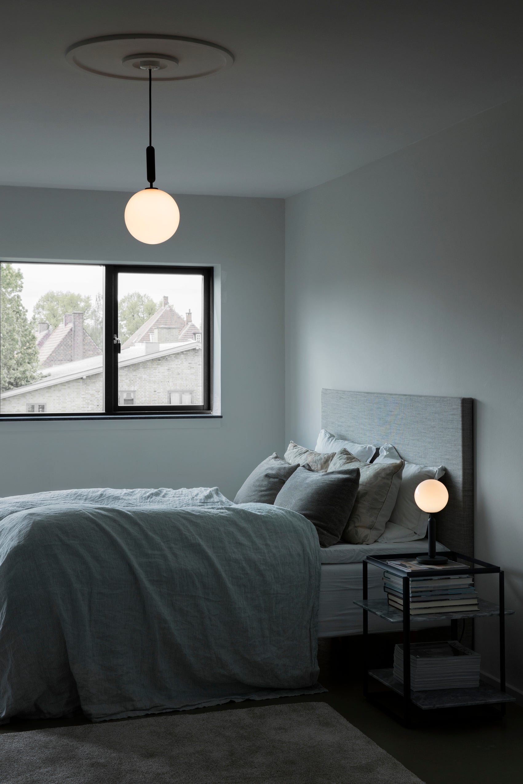 Miira 1 Large pendel, rock grey / opal • NUURA