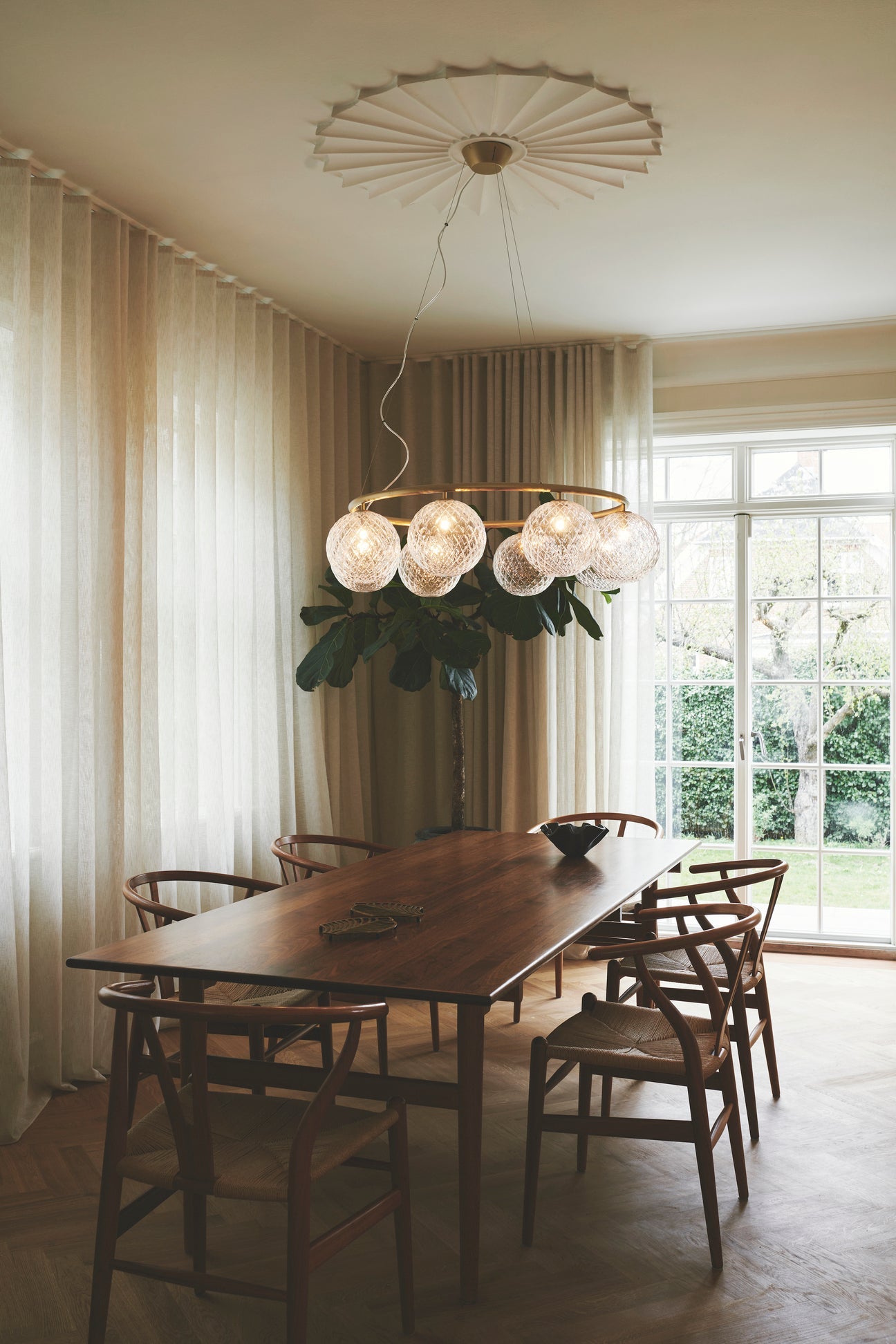 Miira 8 Circular ljuskrona, brass / optic clear • NUURA