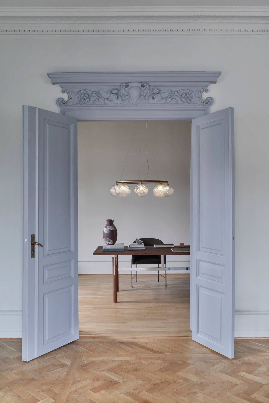 Miira 8 Circular ljuskrona, brass / optic clear • NUURA