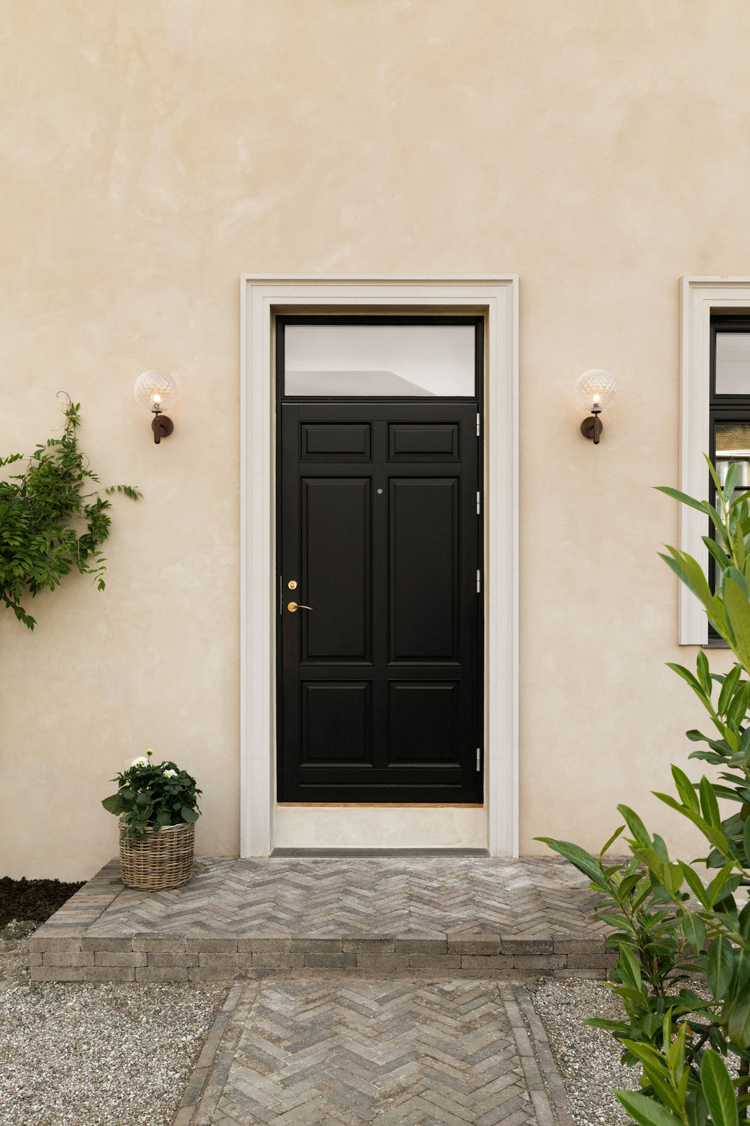 Miira Wall Outdoor utomhuslampan, dark bronze / optic clear • NUURA