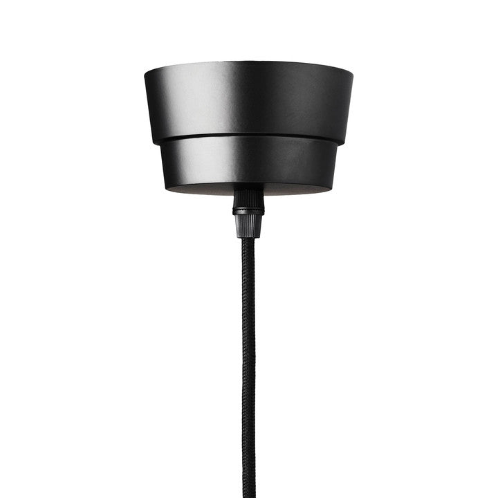 Pendel taklampa från Design by Us i vågigt rökfärgat glas med svart sockel och sladd.