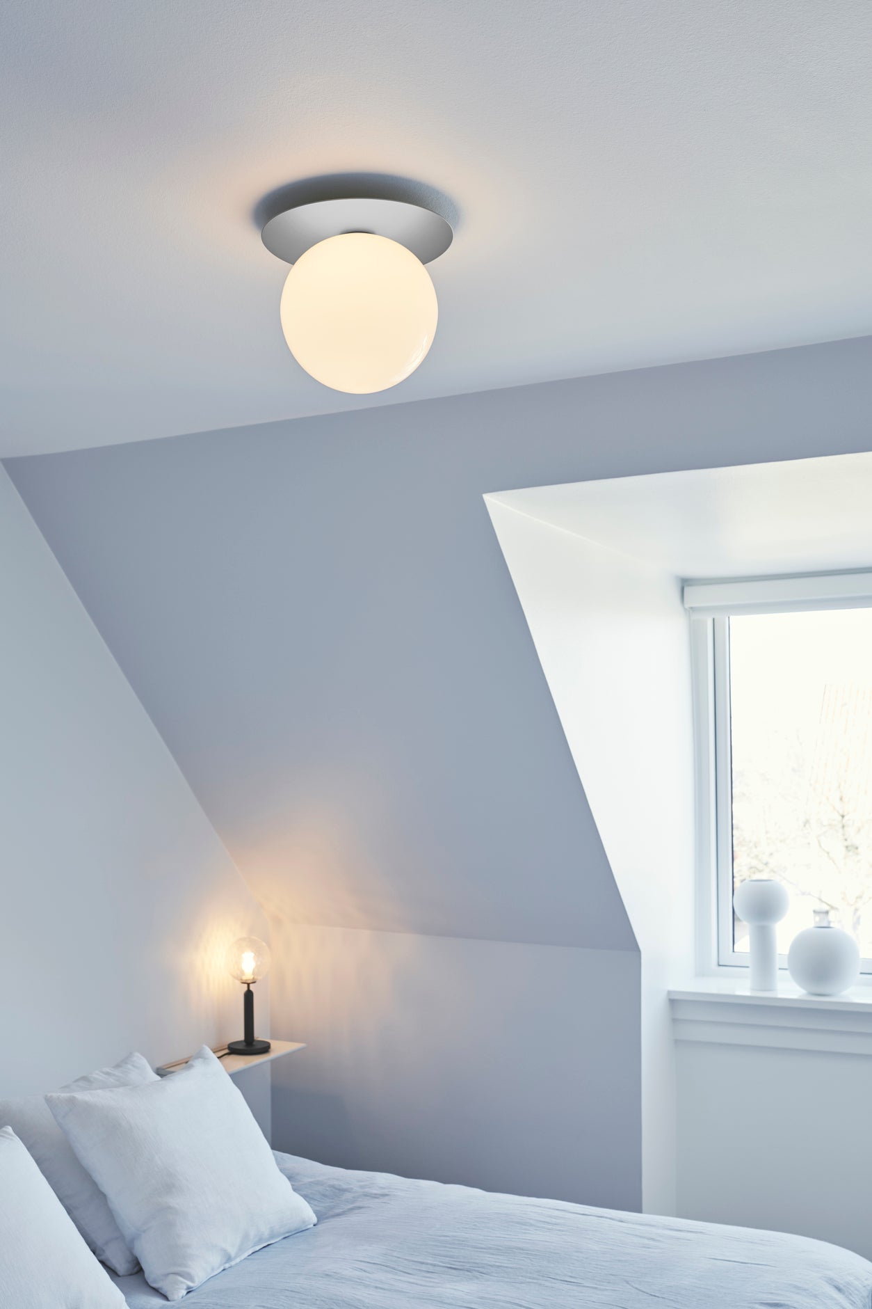 Miira Table bordslampa, rock grey / optic clear • NUURA