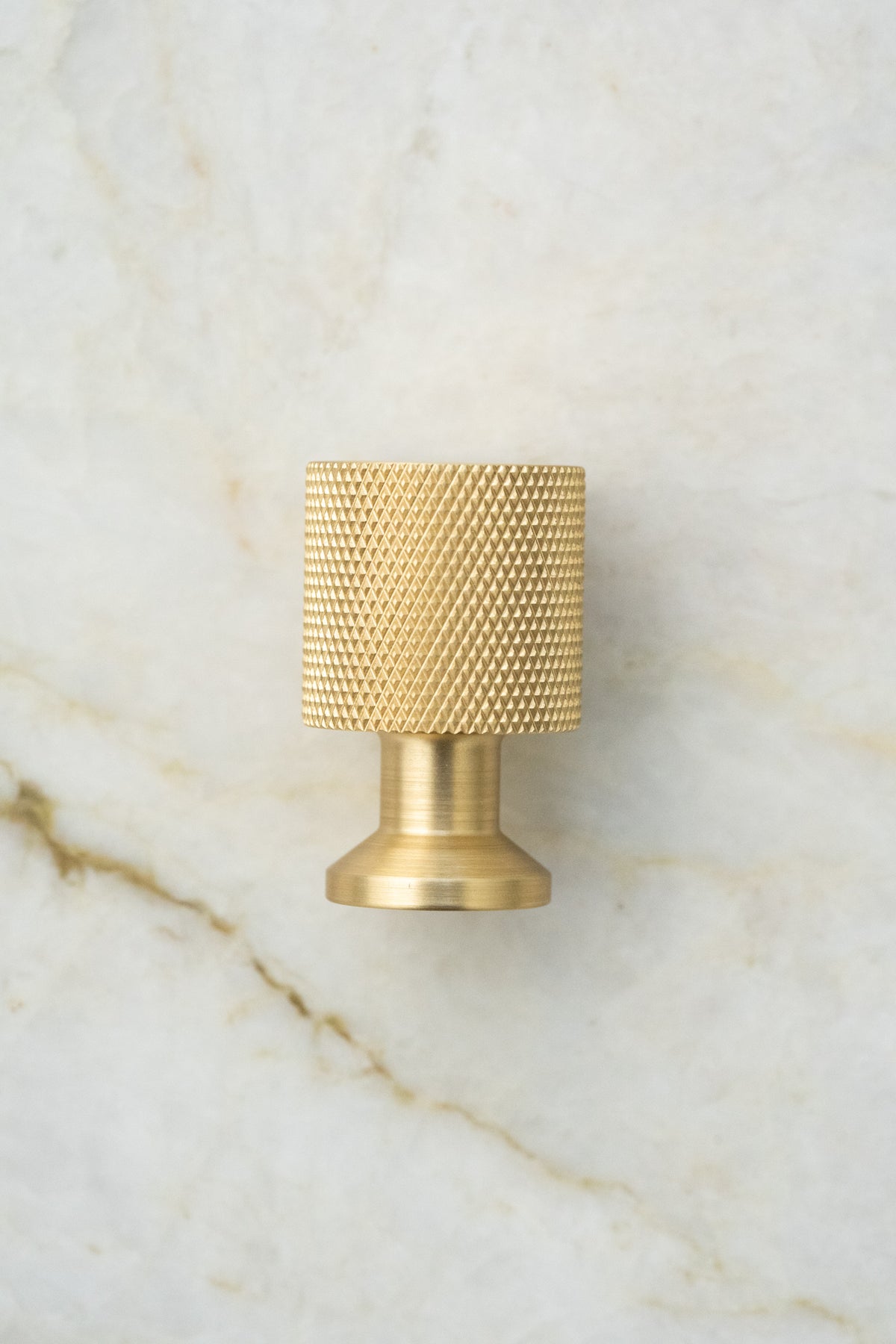 Møbelknop med diamond cut i messing uden lak, 33 mm - Nyboder • Chr. Jørgensen - Copenhagenhomedesign