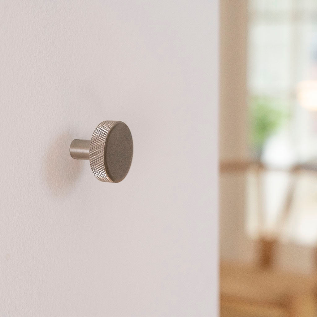 Møbelknop med diamond cut i rustfrit stål look - Østerbro • Chr. Jørgensen - Copenhagenhomedesign