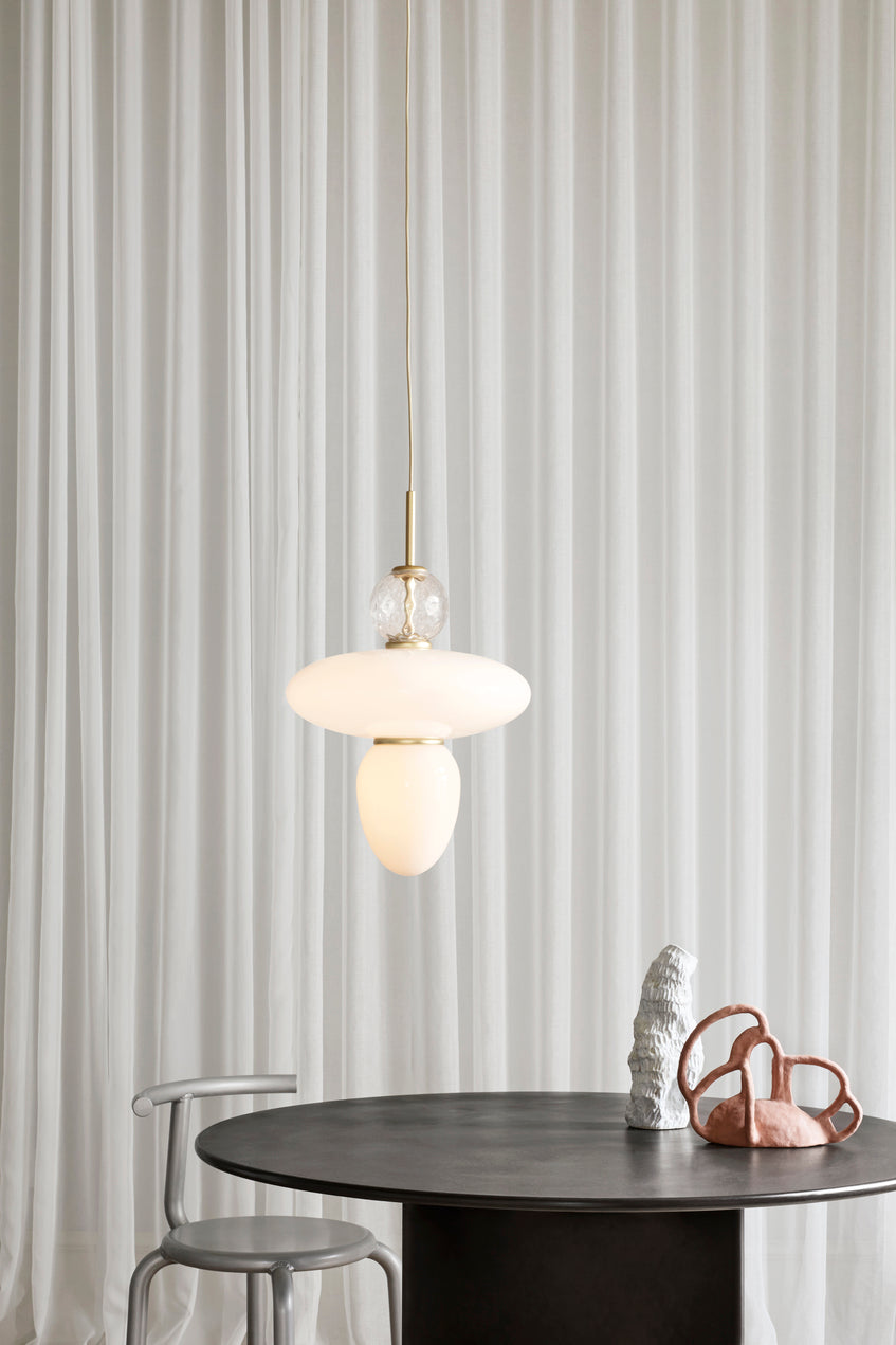 Rizzatto 43 pendel, satin brass / opal • NUURA