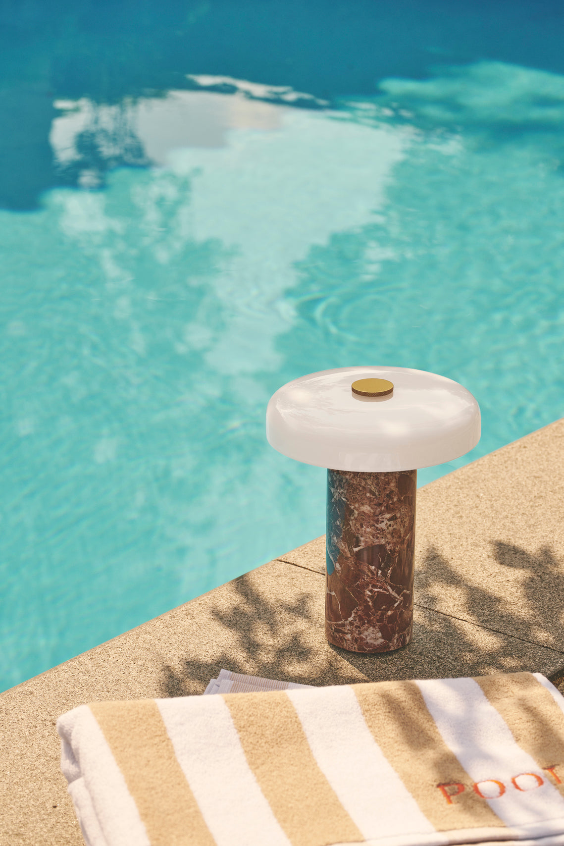 Trip Portable bordslampa, burgundy/opal glossy • Design by Us