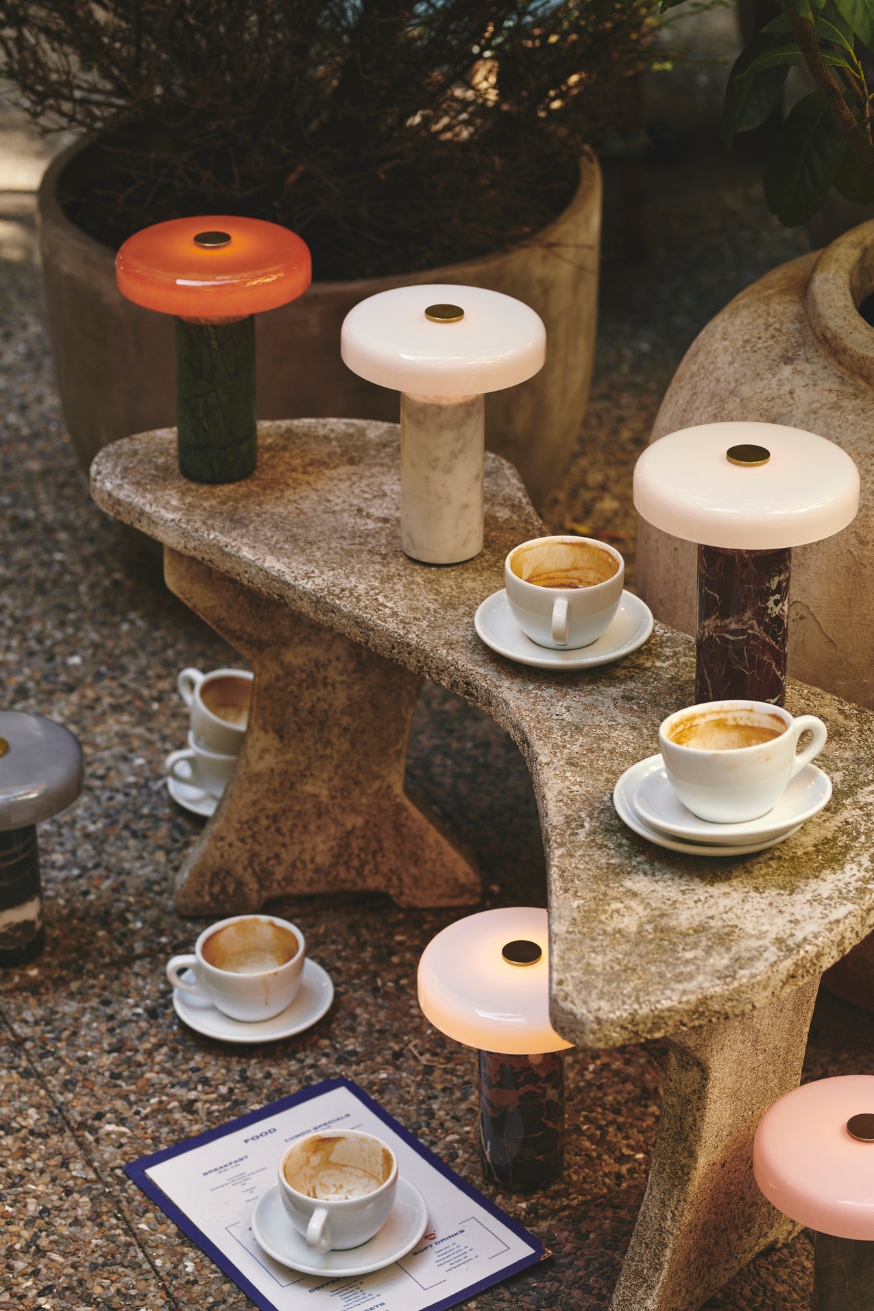 Trip Portable bordslampa, carrara/opal glossy • Design by Us