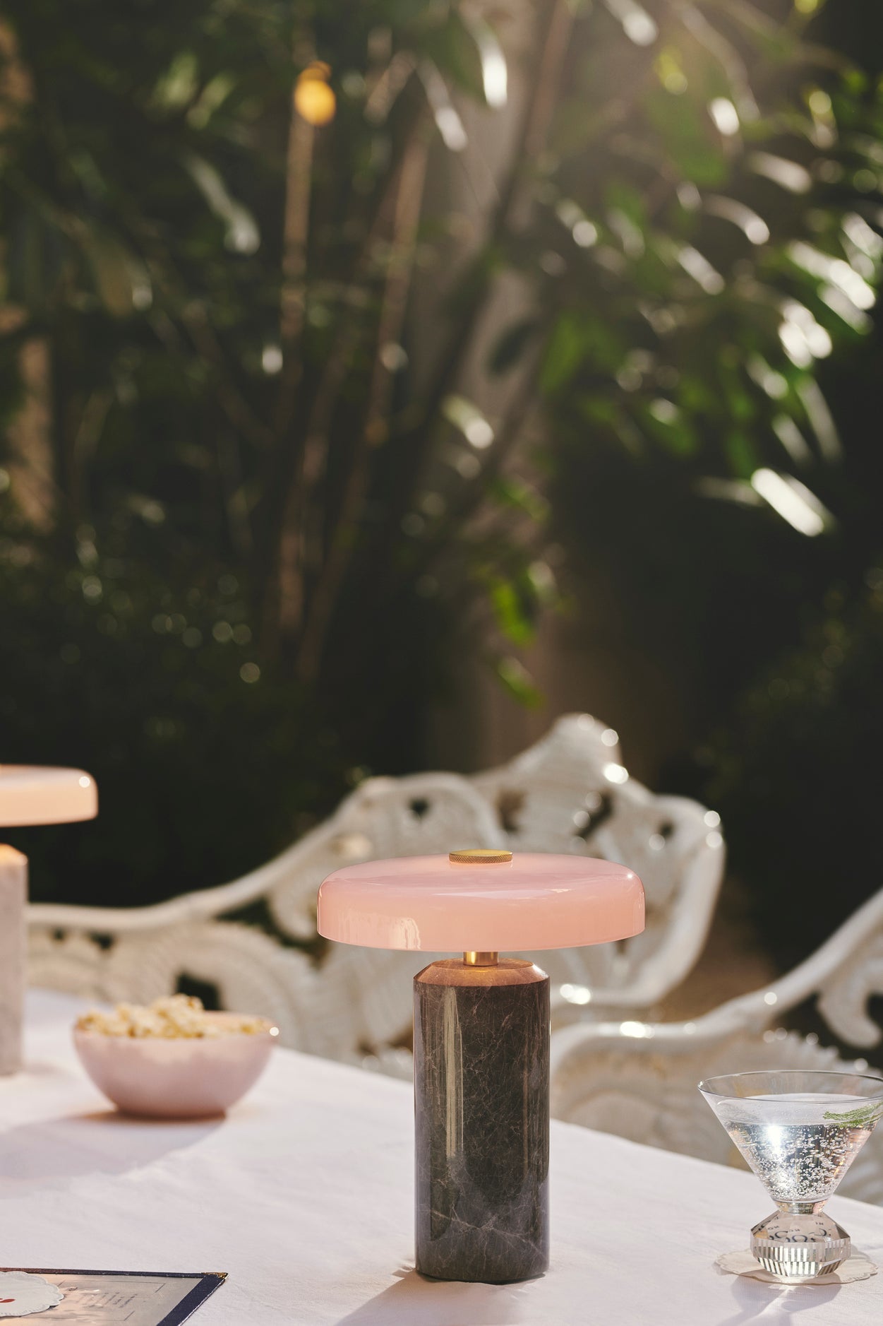 Trip Portable bordslampa, silver/rose glossy • Design by Us