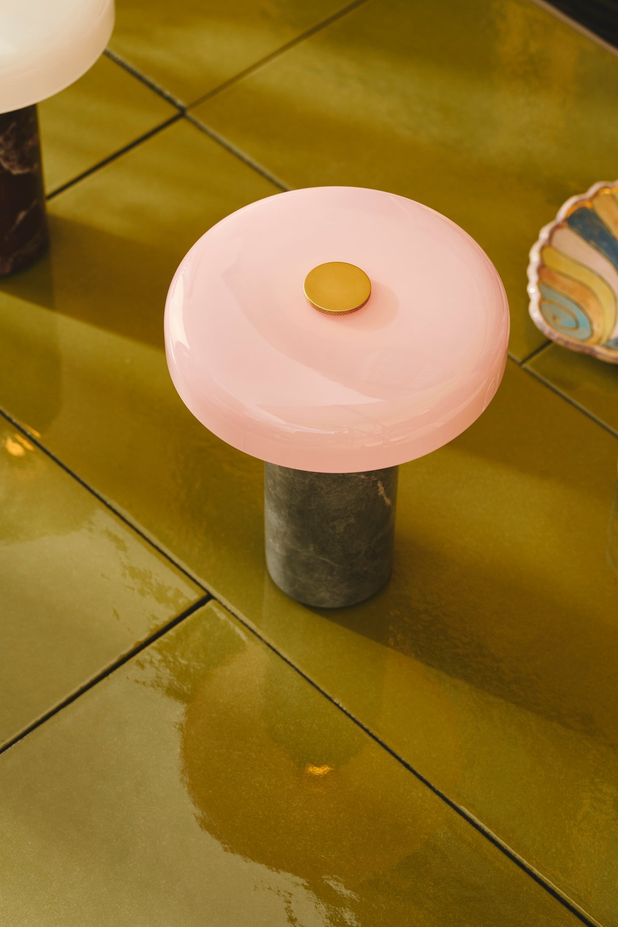 Trip Portable bordslampa, silver/rose glossy • Design by Us
